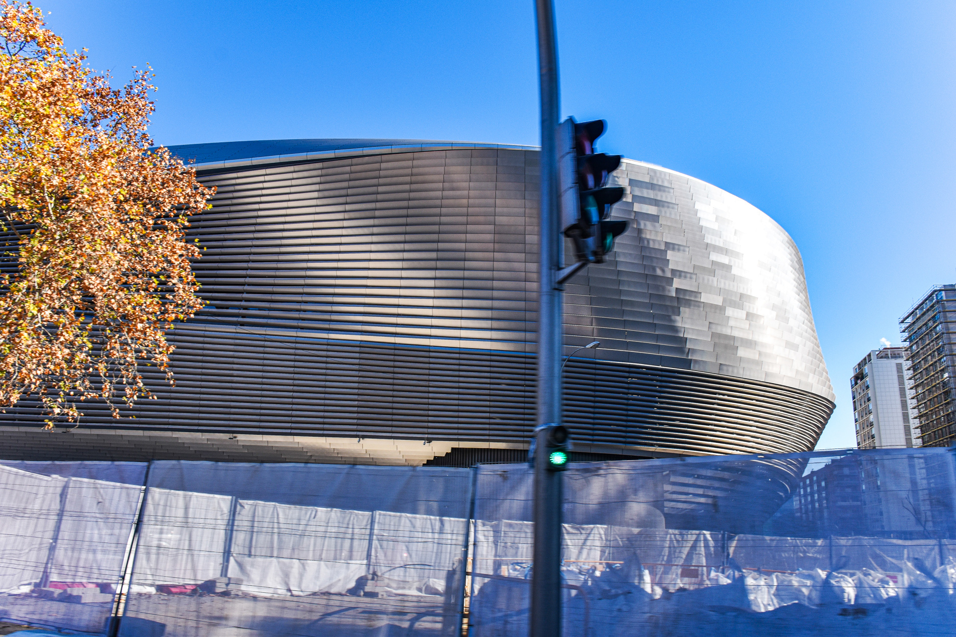 Fachada del Santiago Bernabéu tras la remodelación, en 2024